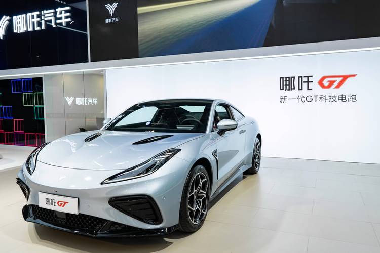 成都彭州市盛隆鑫企业管理咨询哪吒汽车在智能汽车领域的表现，领途汽车在新能源汽车市场中的影响力